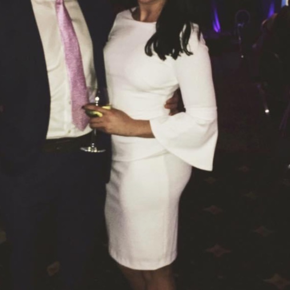 🚨 PRICE DROP 🚨 White Calvin Klein bodycon cocktail midi dress
